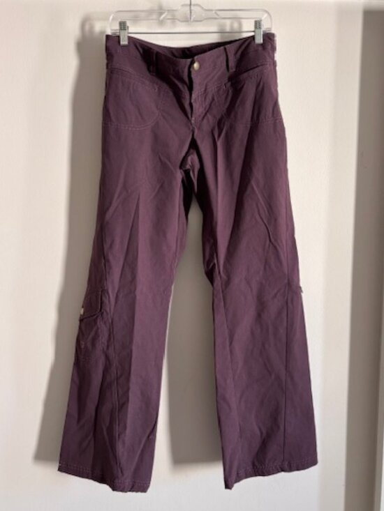 Athleta Pants - Y2K Athleta low rise cargo pants - size 8